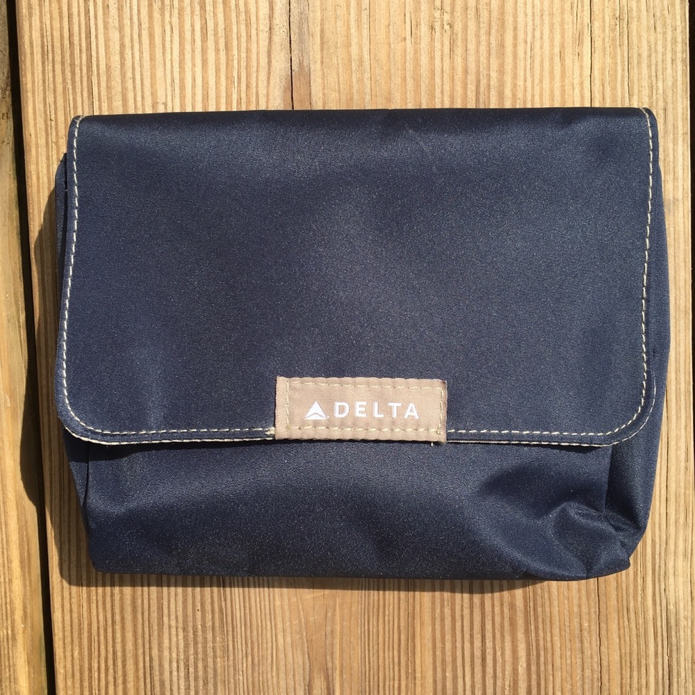 Retro Delta travel bag